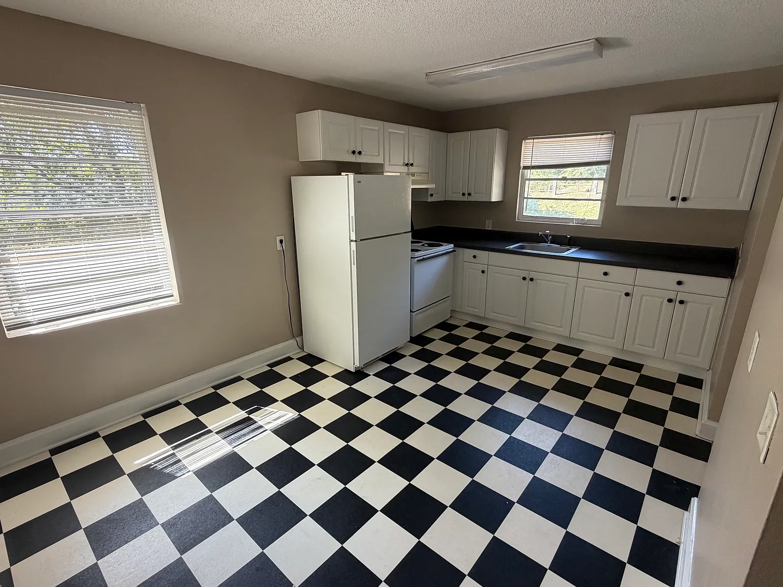1 bed, 750 sqft, $850 — Photo 2