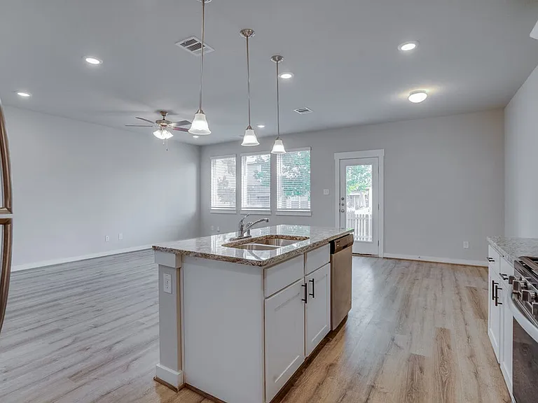 505 Pearly Eye Dr #B — Photo 3