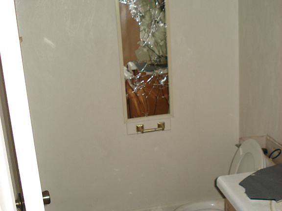 3rd image of 404 Alice Dr