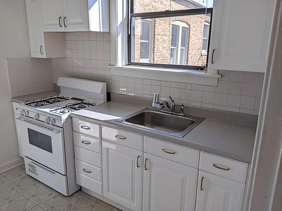 2nd image of 706 Seward St #3S