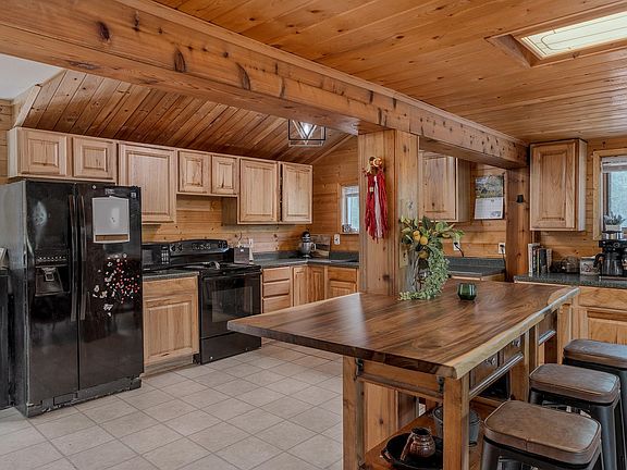 4th image of 3274 Helen Pl