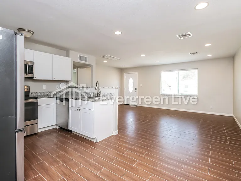 3726 E 25th St — Photo 6