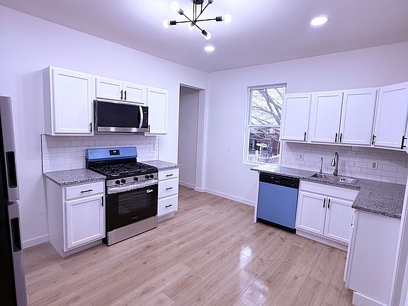 3rd image of 915 2nd St