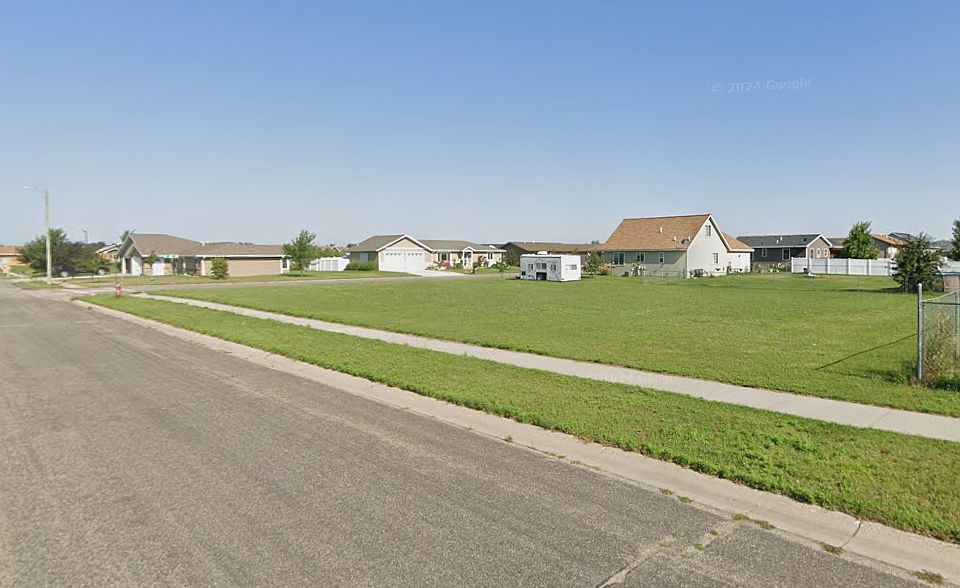 2nd image of 829 9th Ave SW