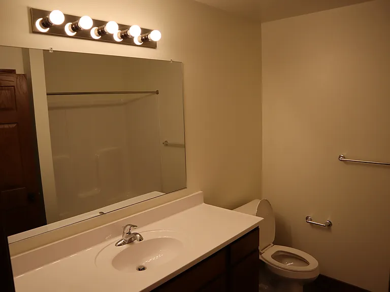Dreamsville Apartments — Photo 25