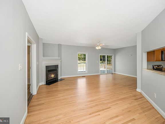 5th image of 15307 Red Oak Ln