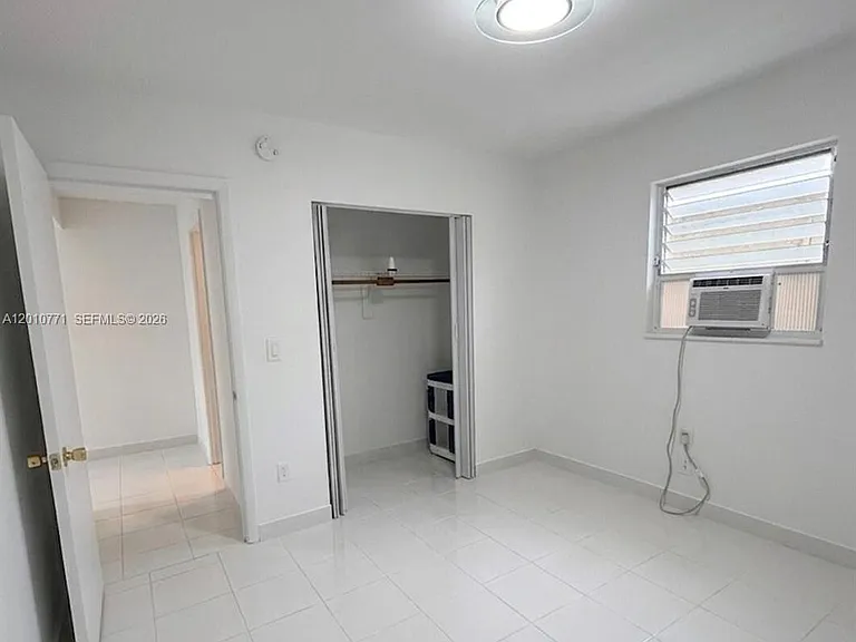 718 SW 11th Ave #5 — Photo 2