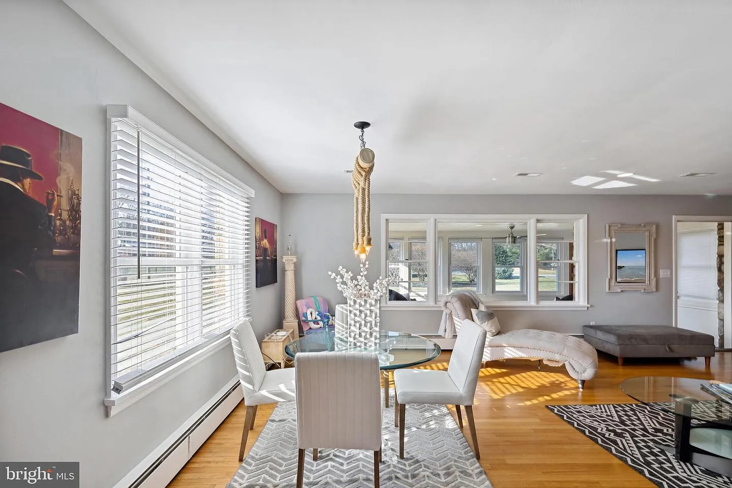3 bed, 2.0 bath, 1323 sqft, $3,400 — Photo 3