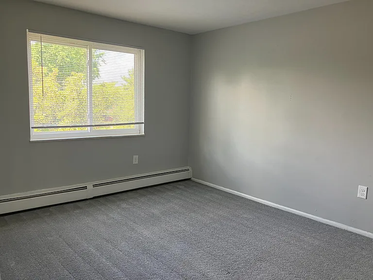 Valley York Apartments — Photo 43