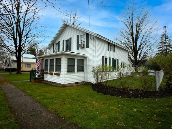 60 Railroad St, Camden, NY 13316