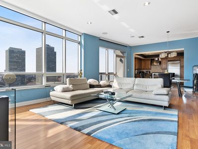 110 S Front St APT 1100, Philadelphia, PA, 19106