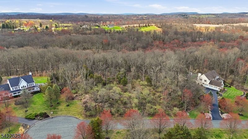 1st image of 18 Meadow Ridge Rd