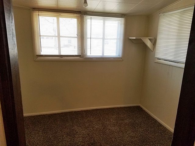 2102 Grove Cir. Apt. A - sun room