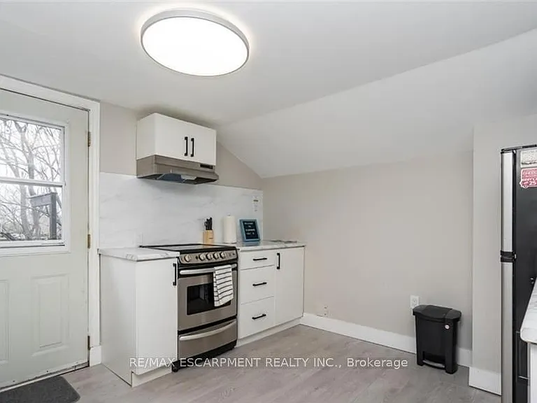 38 Inchbury St #3 — Photo 5