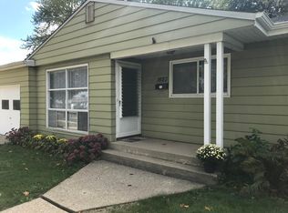 1623 Rushmore Dr, Waukesha, WI 53188