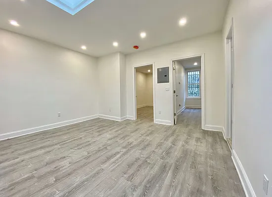 Rented by Astoria Realty | media 8