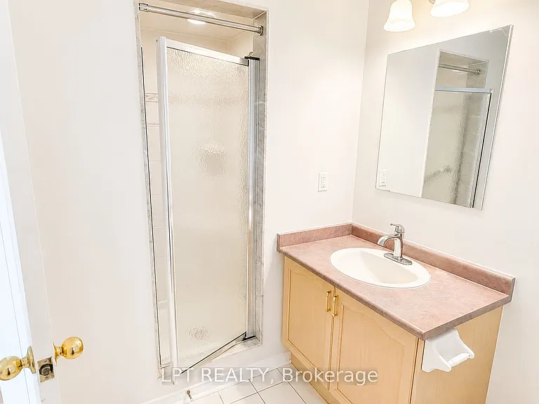 135 Warren Bradley St #MAIN 2ND FLOOR — Photo 17