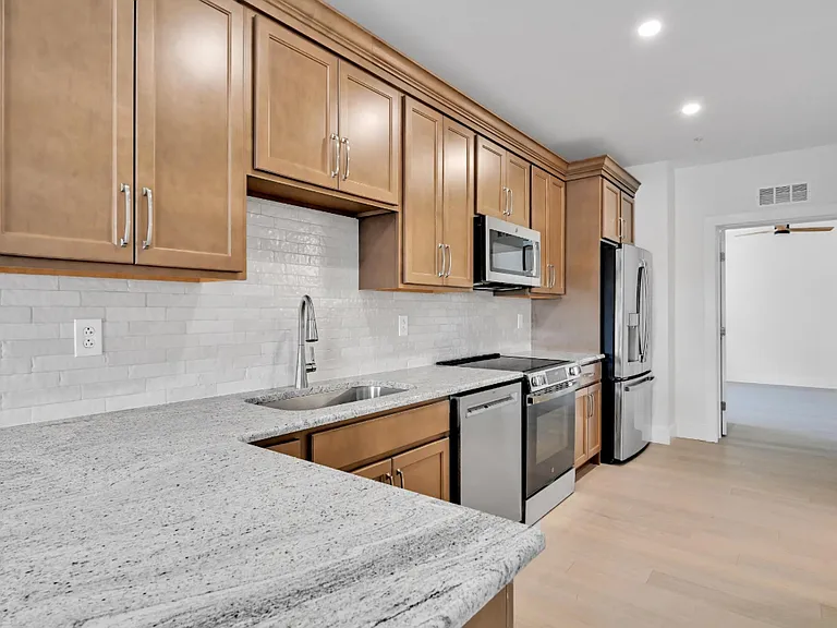 132 E Market St #101 — Photo 5