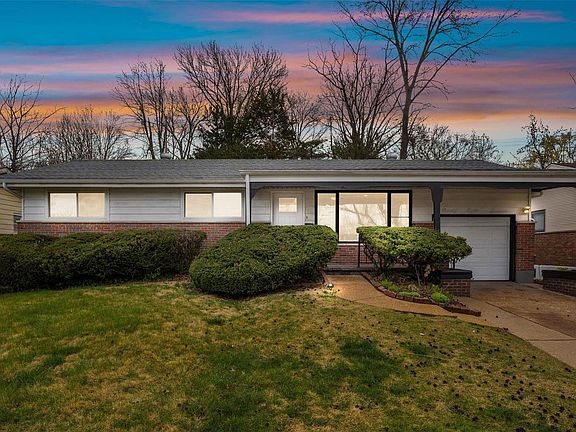 3rd image of 9816 Cambria Dr