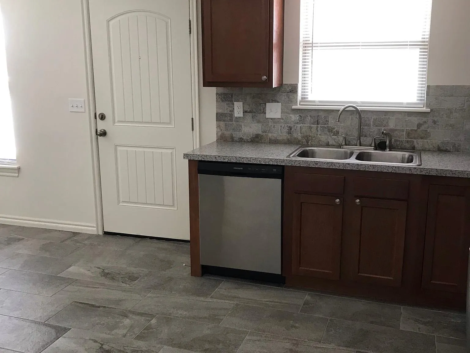 200 Davis Ave — Photo 1