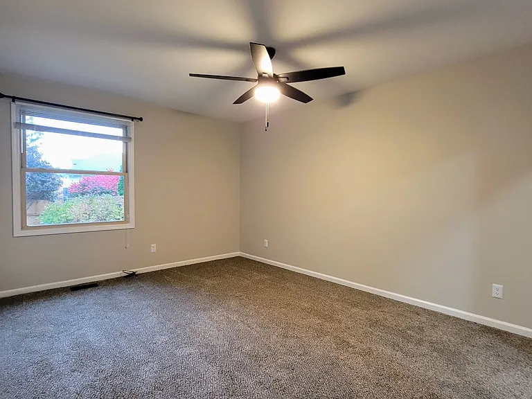 1601 Coventry Dr #B — Photo 17