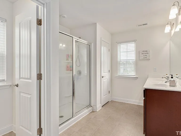 220 Avery Glenn Way — Photo 33