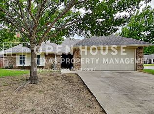 1523 Warwick Dr, Mansfield, TX 76063