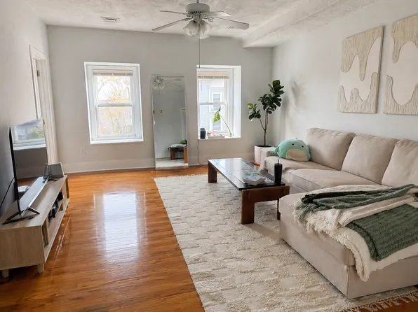 136 W 7th St Floor 3, Boston, MA 02127