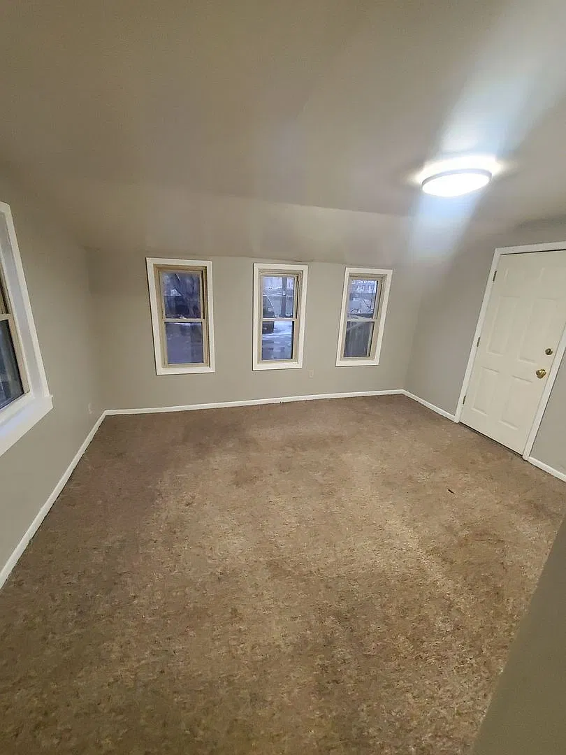 812 College Ave. - 3 Unit — Photo 2