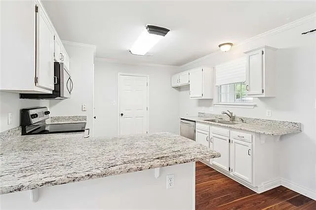 2190 Steven St — Photo 7