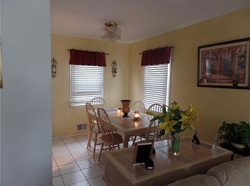 2nd image of 523 S Park Dr