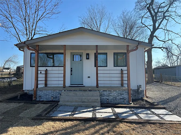 704 S Maryland Ave — Photo 1