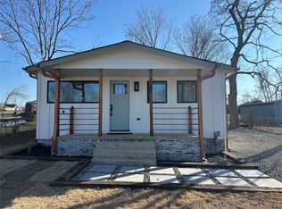 704 S Maryland Ave, Claremore, OK 74017