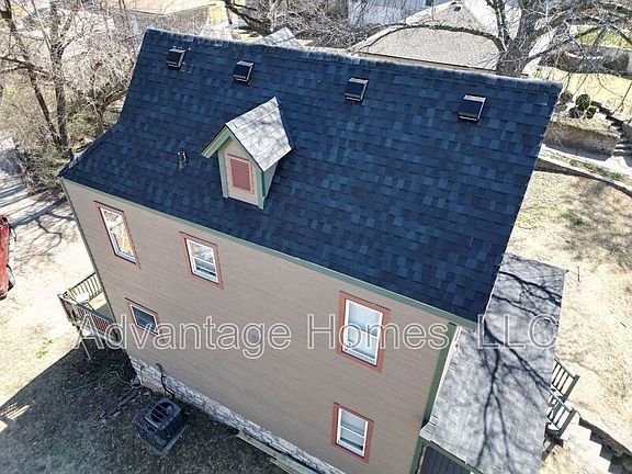 4th image of 105 Brooklyn Ave