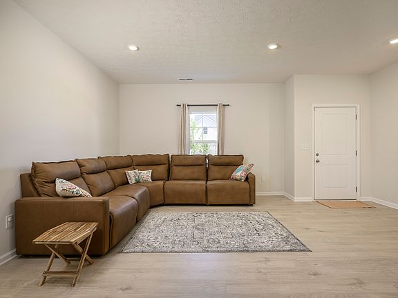 3rd image of 5035 Schaefer Ln