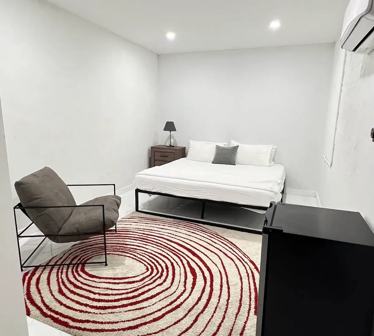 Studio, 450 sqft, $1,300 — Photo 1
