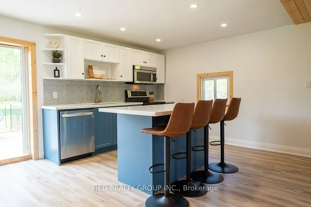 3 bed, $3,000 — Photo 4