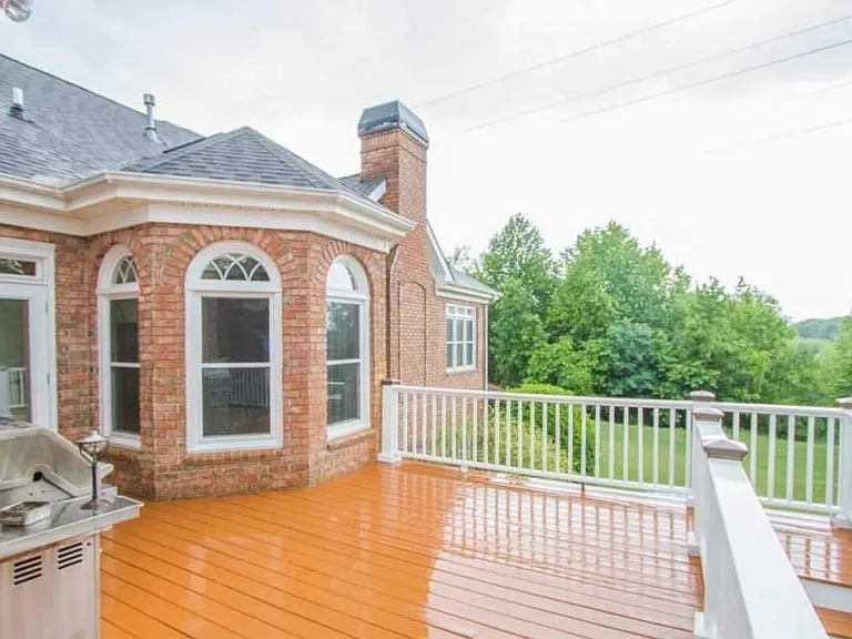 144 Parkside Dr — Photo 4