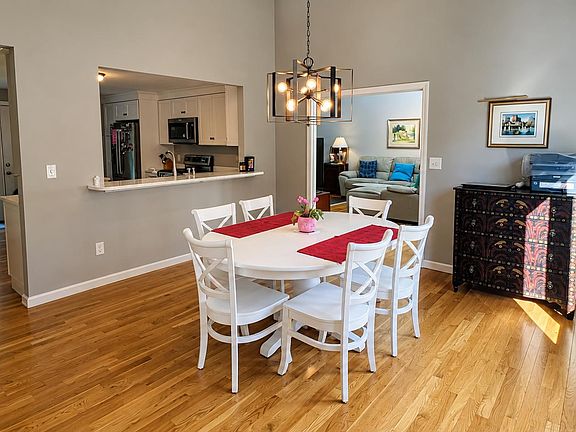 5th image of 9 Sparrow Ln