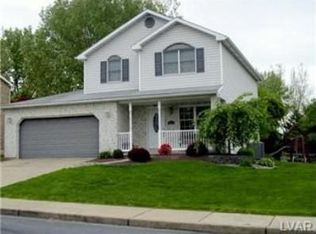 1319 Barrington Dr, Northampton, PA 18067