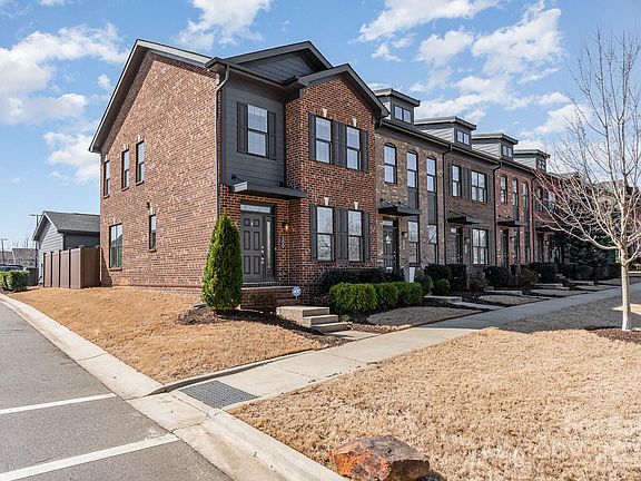 3rd image of 300 Linestowe Dr