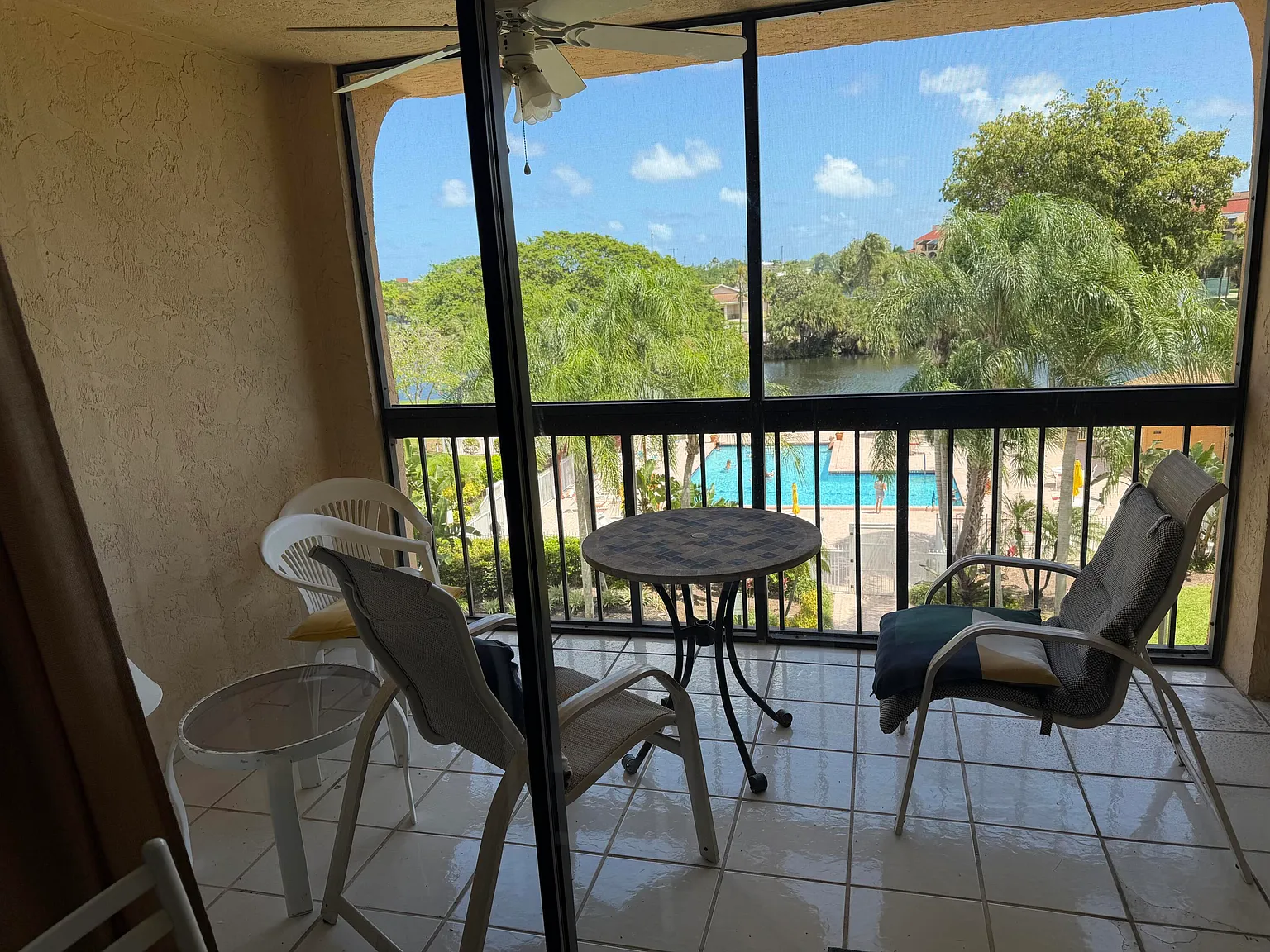 1 bed, 1.0 bath, 724 sqft, $1,900 — Photo 2