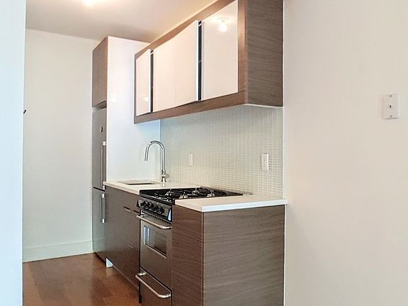 4th image of 106 Meserole St #2D