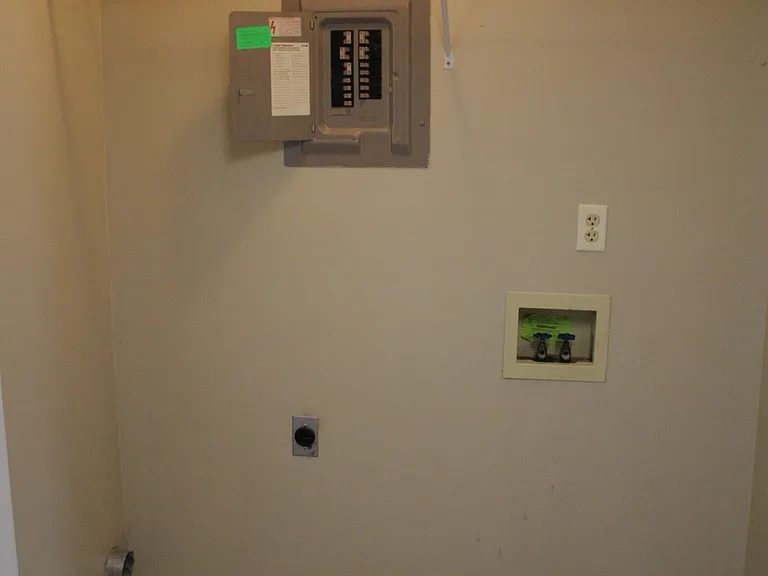Washer/dryer room