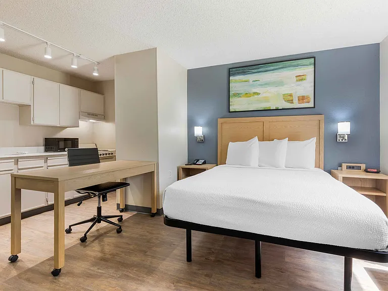 Studio Suite - 1 Queen Bed