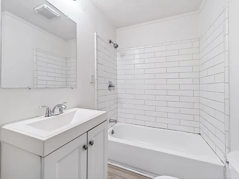 505 E Maple Ave — Photo 7
