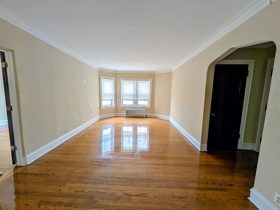 1st image of 6703 N Greenview Ave #3C
