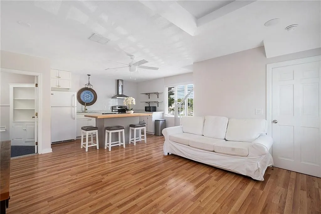 2 bed, 1.0 bath, 1504 sqft, $4,000 — Photo 4