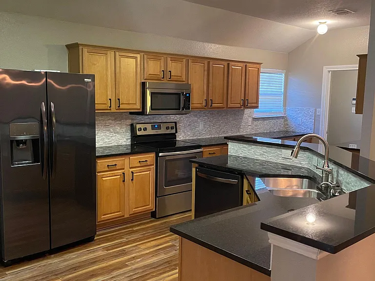 4700 Topaz Ln — Photo 4