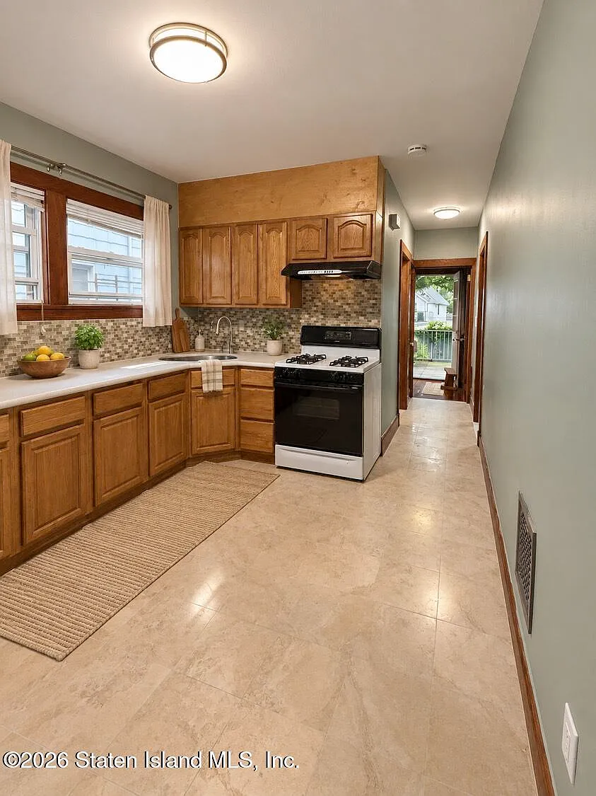 3 bed, 1.0 bath, 1760 sqft, $2,800 — Photo 4
